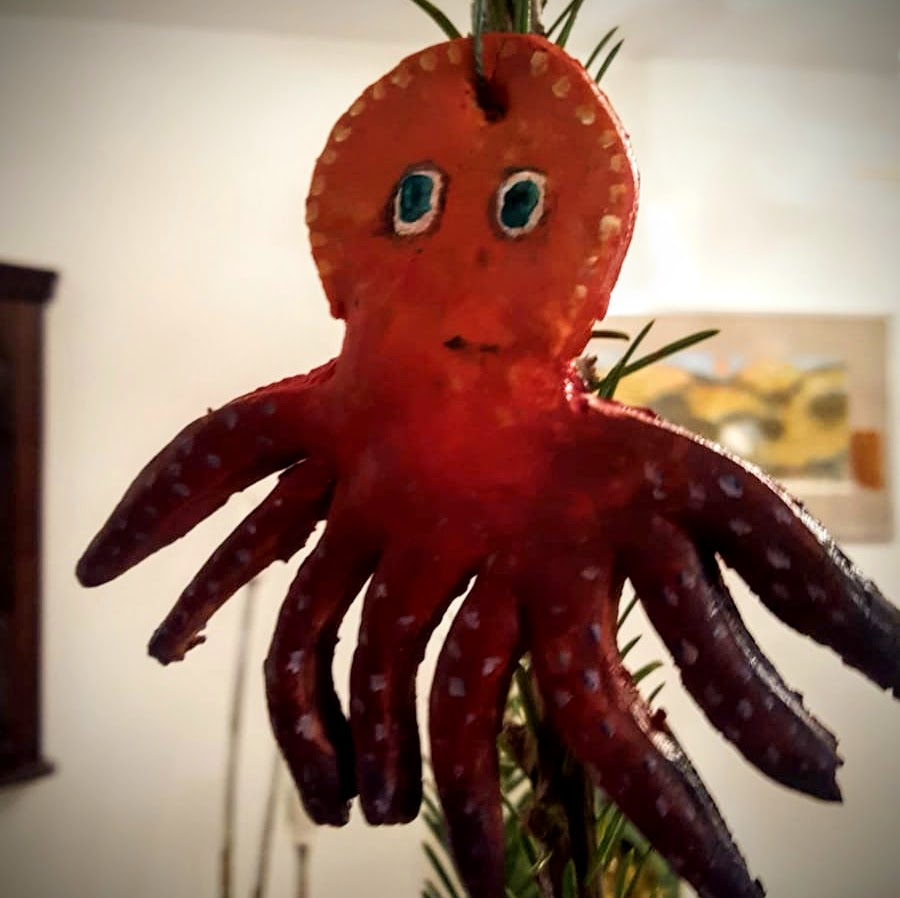 One of my favourite Christmas crafts is making salt dough tree ornaments. Here's one inspired by an octopus